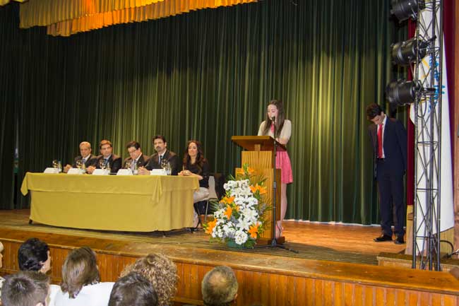 -Palabras de Dª. Marta García Acebal y  D. Álvaro Prieto Sánchez  (alumnos)